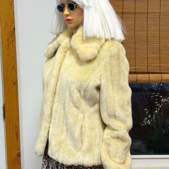 CLOTHES~Vanilla Faux Fur Cropped Jacket~Size 8 - Picture 4 of 5